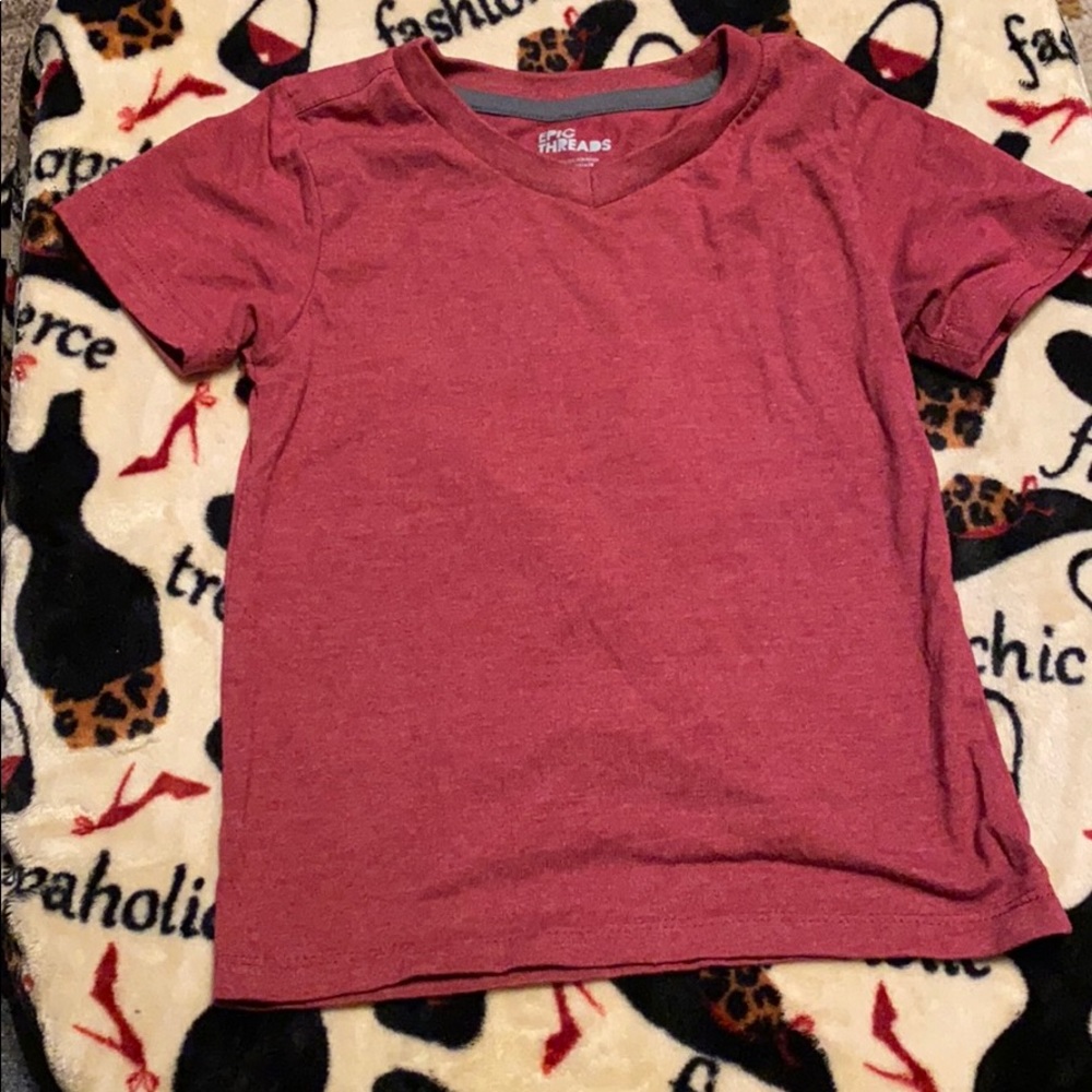 Heather burgundy v-neck tee